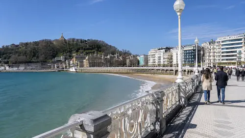 Panorama internacional con ruta preparada para viajeros